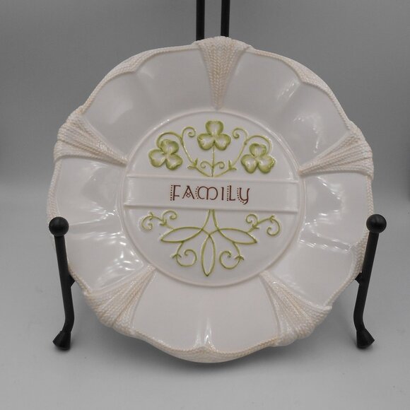 GRASSLANDS ROAD CLOVER GLEN DECORATIVE PLATE DISCONTINUED 2009 EMBOSSED FAMILY - Picture 1 of 11